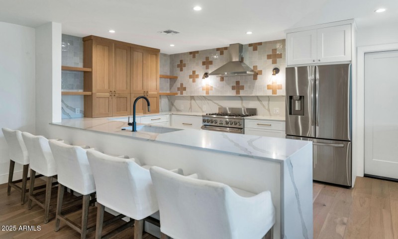 7311 E Manzanita Dr-large-014-011-TOD481