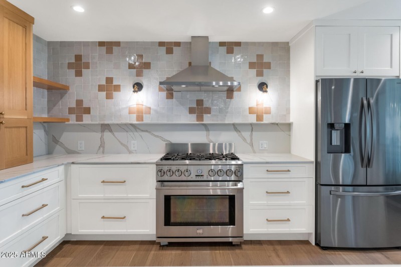 7311 E Manzanita Dr-large-018-017-TOD482