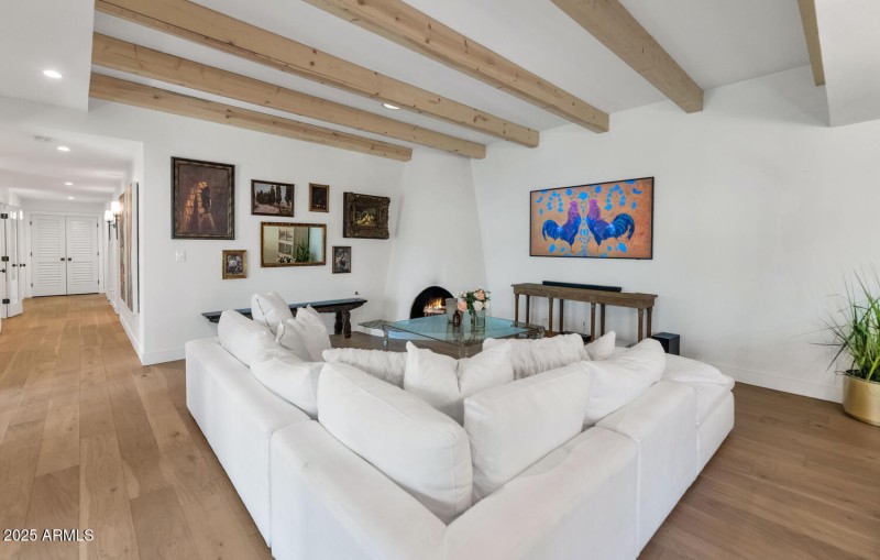 7311 E Manzanita Dr-large-020-014-TOD482