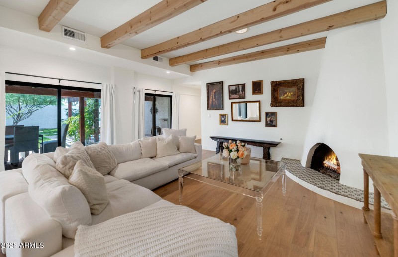 7311 E Manzanita Dr-large-022-027-TOD483