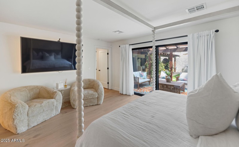 7311 E Manzanita Dr-large-025-028-TOD484