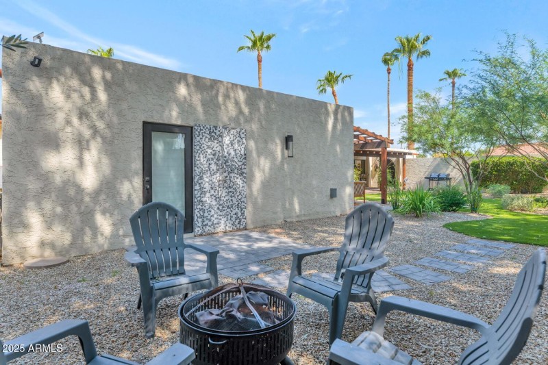7311 E Manzanita Dr-large-030-039-TOD480
