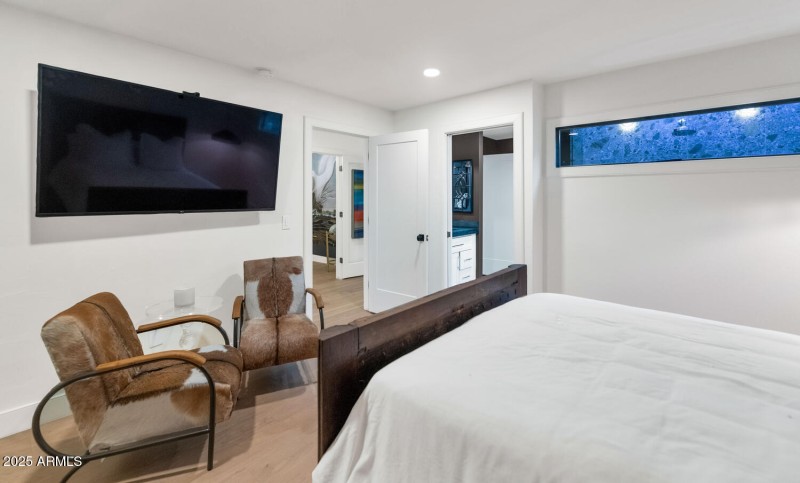 7311 E Manzanita Dr-large-033-035-TOD485