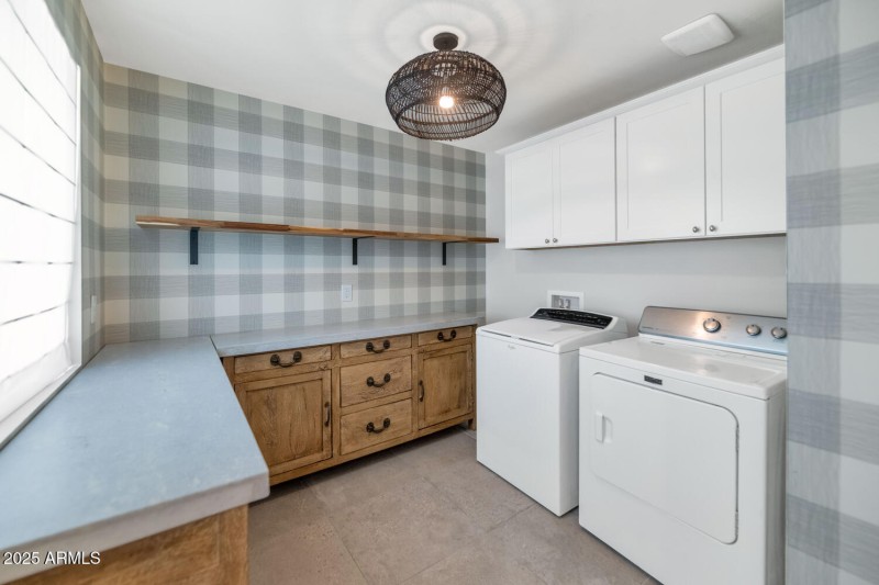 7311 E Manzanita Dr-large-037-033-TOD484