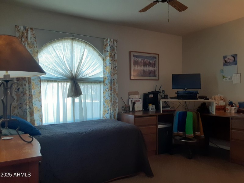 10-SecondBedroom