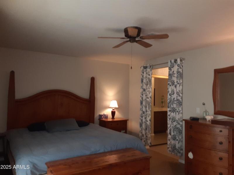 13-MasterBedroom