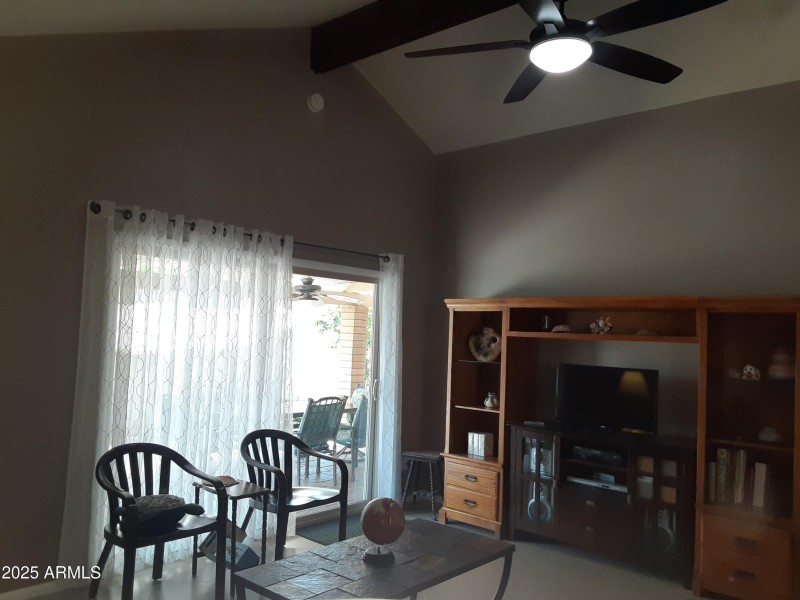 20-LivingRoom