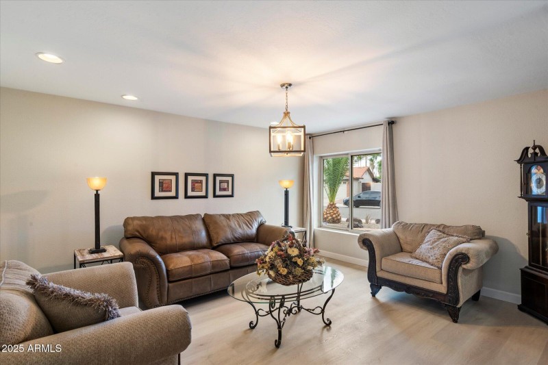 4 Living Room 41-NEWq