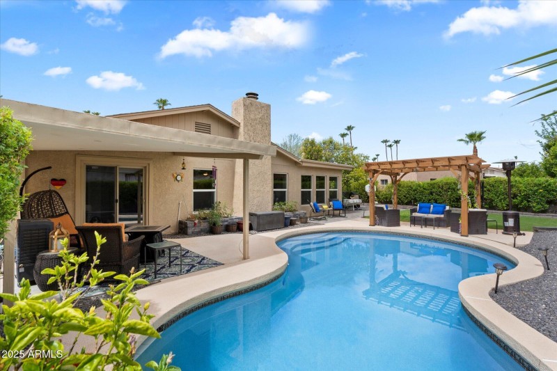 30 Sparkling Pool & Pergola 56-NEW