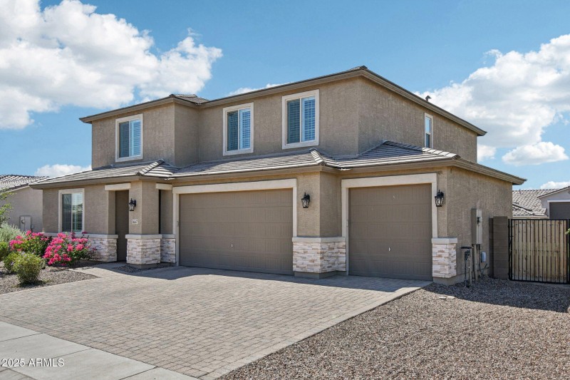7-web-or-mls-E Joelle Dr-S2407-005