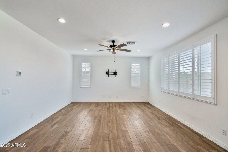 10-web-or-mls-E Joelle Dr-S2407-008