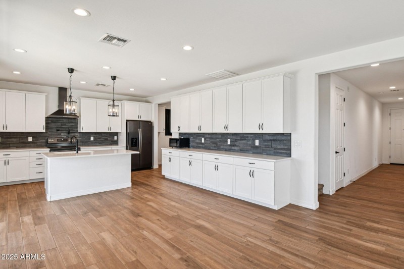 15-web-or-mls-E Joelle Dr-S2407-013