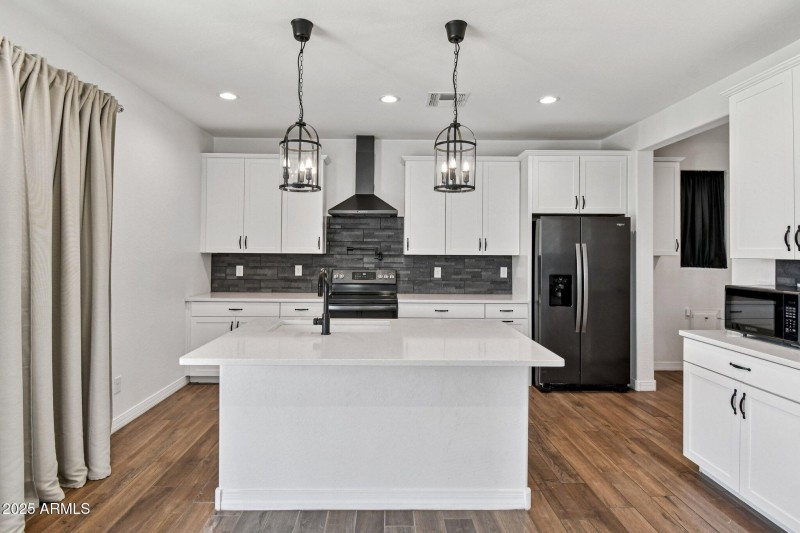 17-web-or-mls-E Joelle Dr-S2407-015