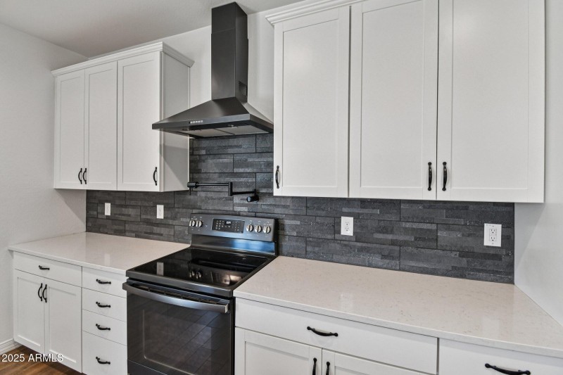 21-web-or-mls-E Joelle Dr-S2407-019