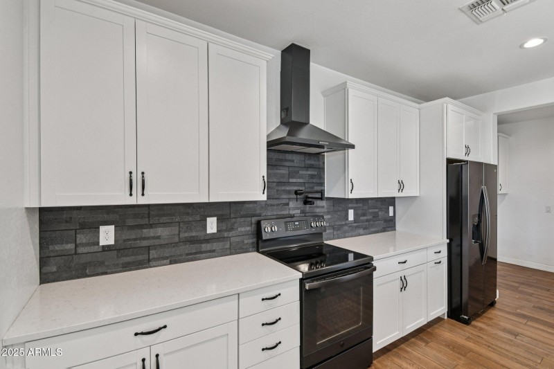 22-web-or-mls-E Joelle Dr-S2407-020