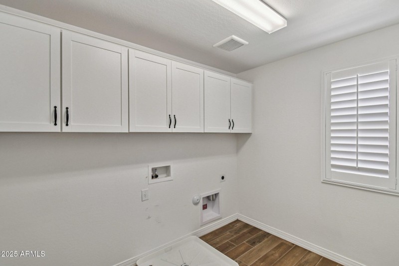 33-web-or-mls-E Joelle Dr-S2407-031