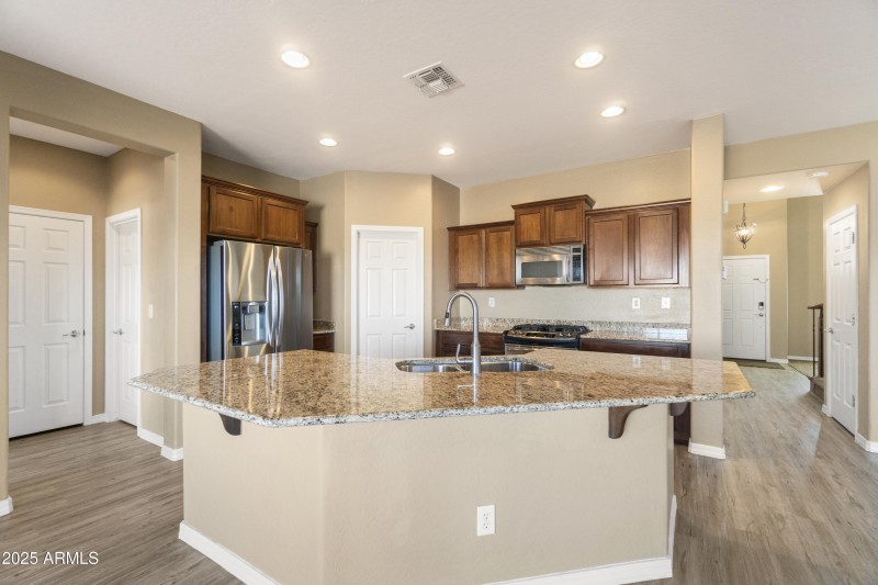 4 Kitchen w- granite countertops