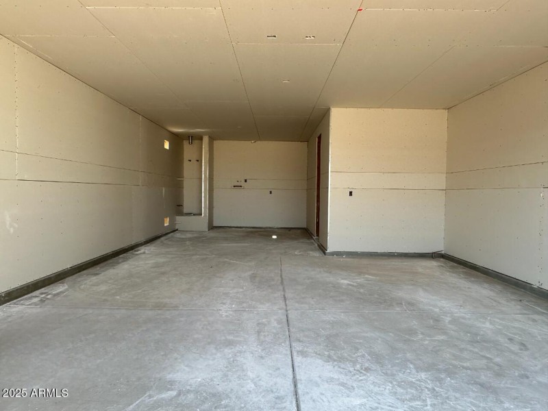 0013_ 3 Car Garage