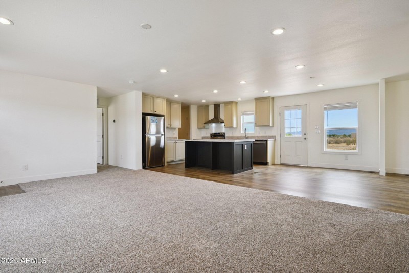 8-web-or-mls-23117-w-duane-ln