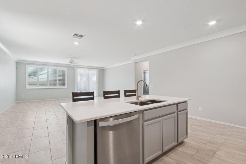 11-web-or-mls-W Molly Ln-S2407-009