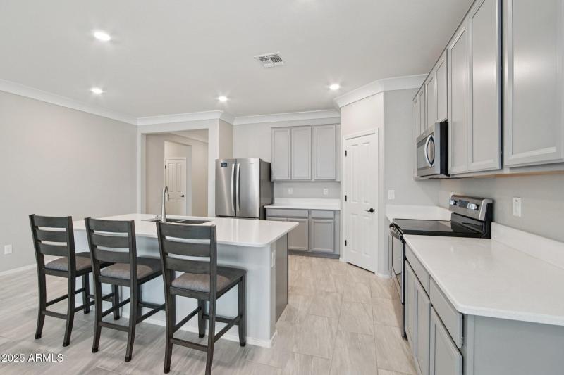 12-web-or-mls-W Molly Ln-S2407-010