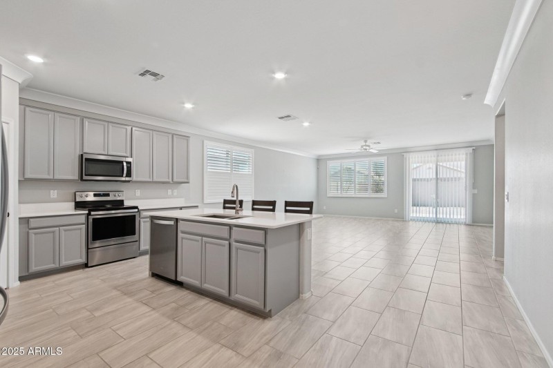 14-web-or-mls-W Molly Ln-S2407-012