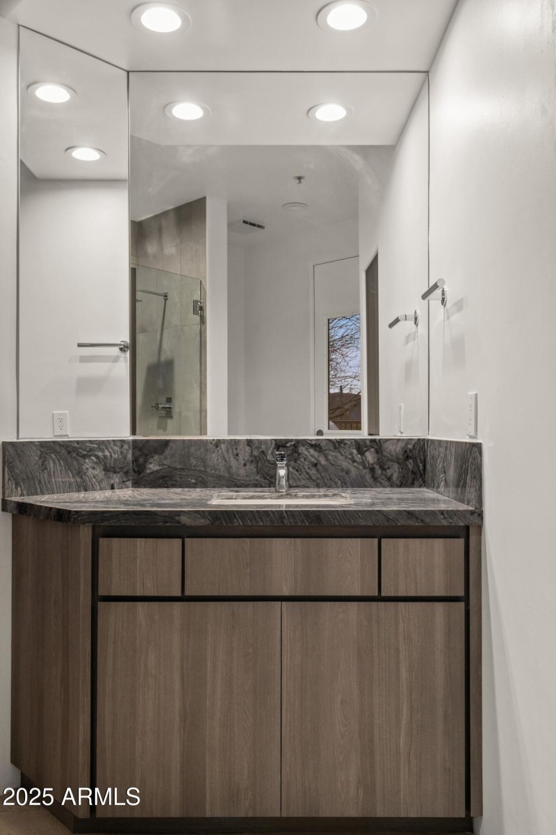 032_Flex Room Bath-Pool Bath