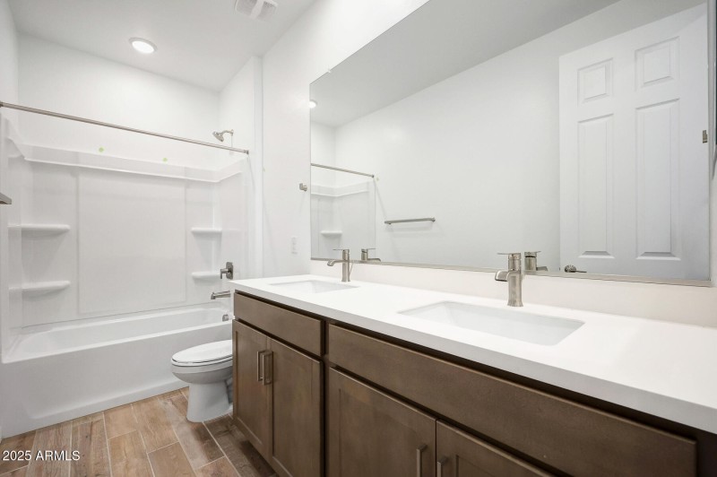 PHX_LasVentanas_Lot 2036_Dove_18522_Bath