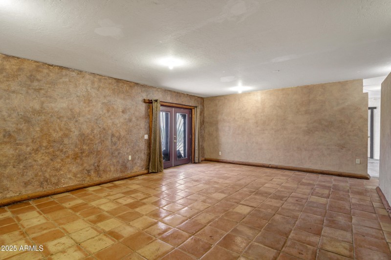 4655 N Winchester Rd-52