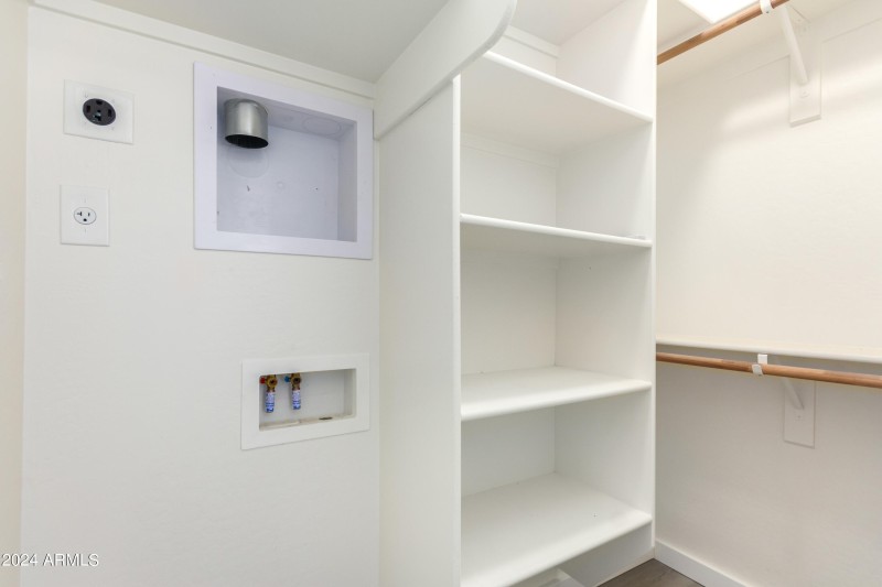 CASITA CLOSET/LAUNDRY HOOK UP