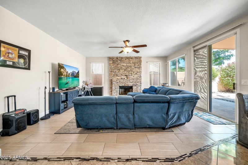 3341 N Garden Lane-12