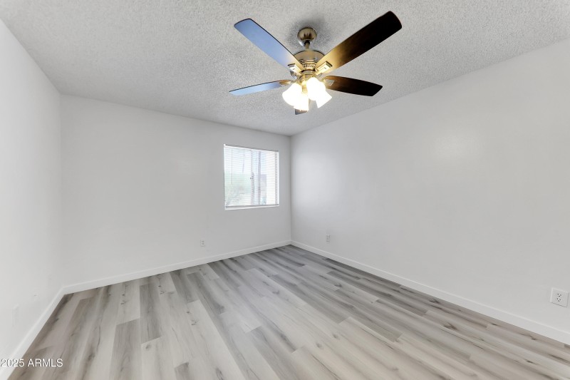 8847 N 8th St (25)
