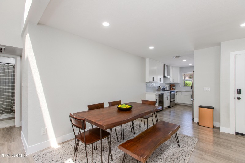Dining & Kitchen
