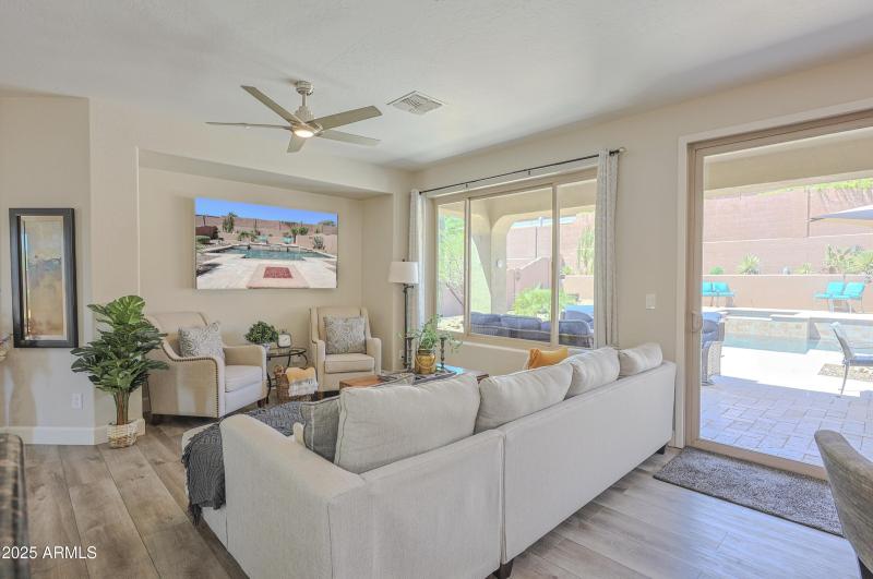 2462 W TURTLE HILL DR