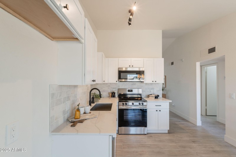 Eat-In Kitchen