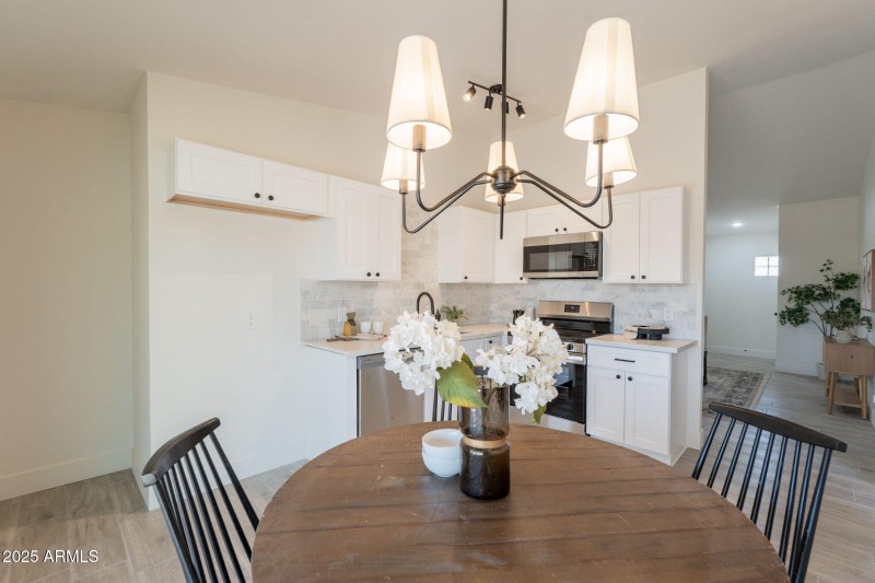 Eat-In Kitchen