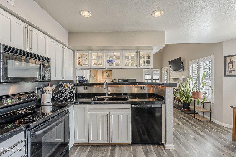 17-web-or-mls-Southern Ave-17