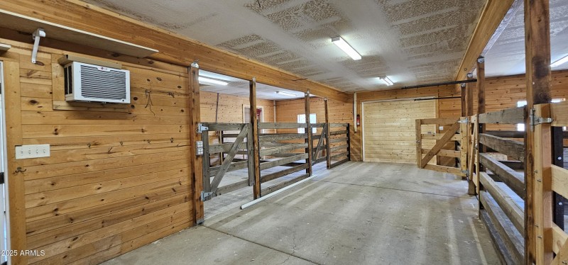 barnStalls2