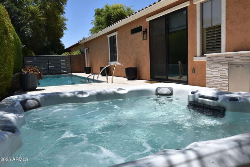 Private Spa and Pool!