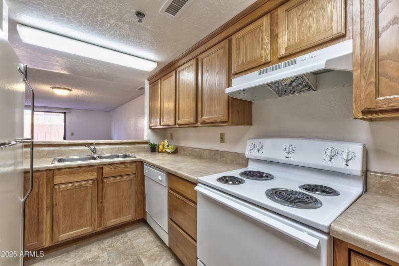 Barzona Interior - 03