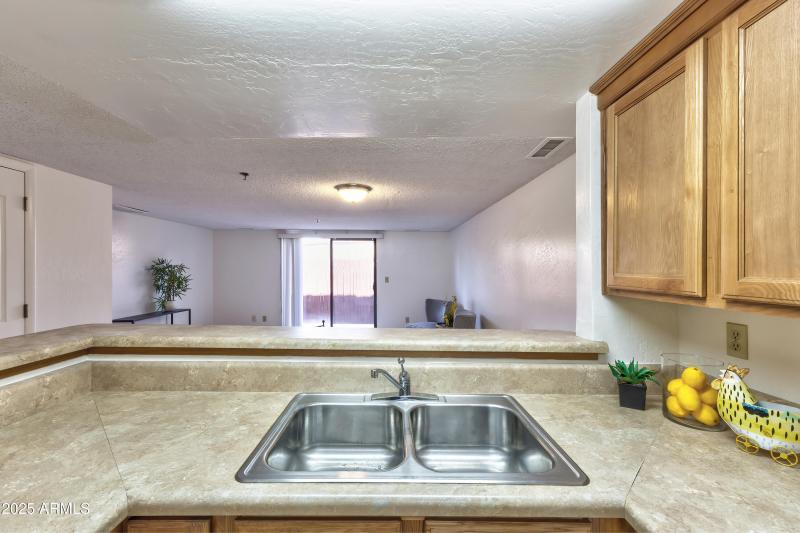 Barzona Interior - 05