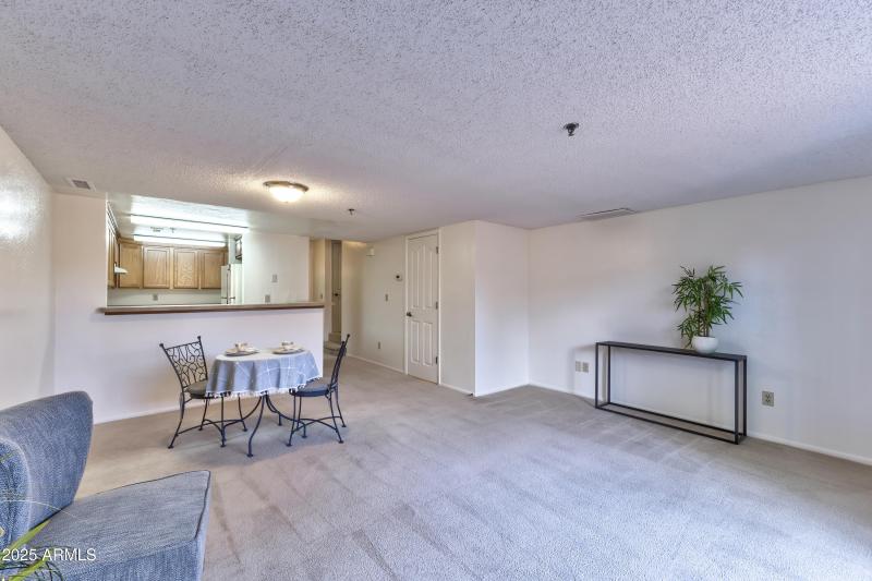 Barzona Interior - 08