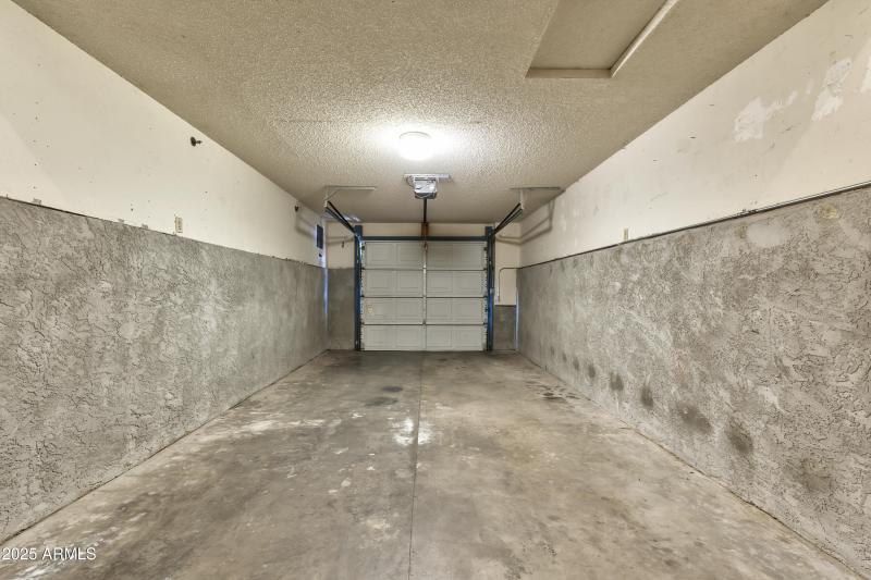 Barzona Interior - 21