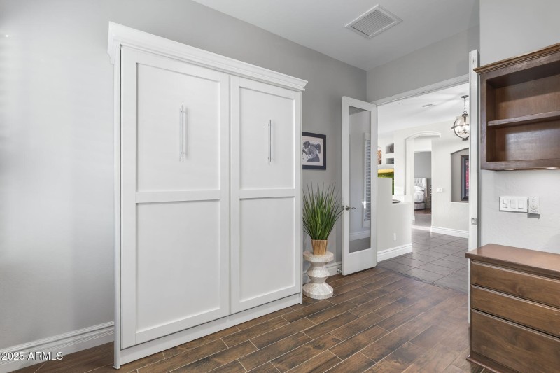 Office w/ Murphy Bed