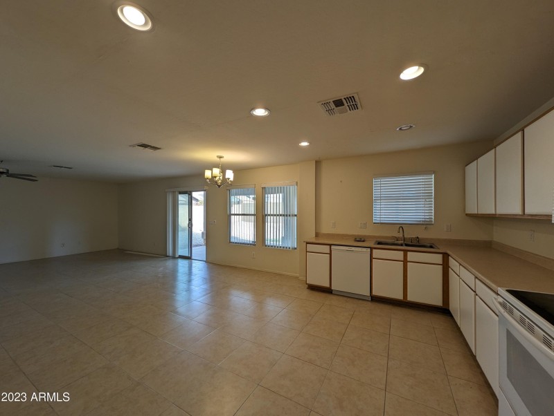 3215 W SAINT ANNE AVE