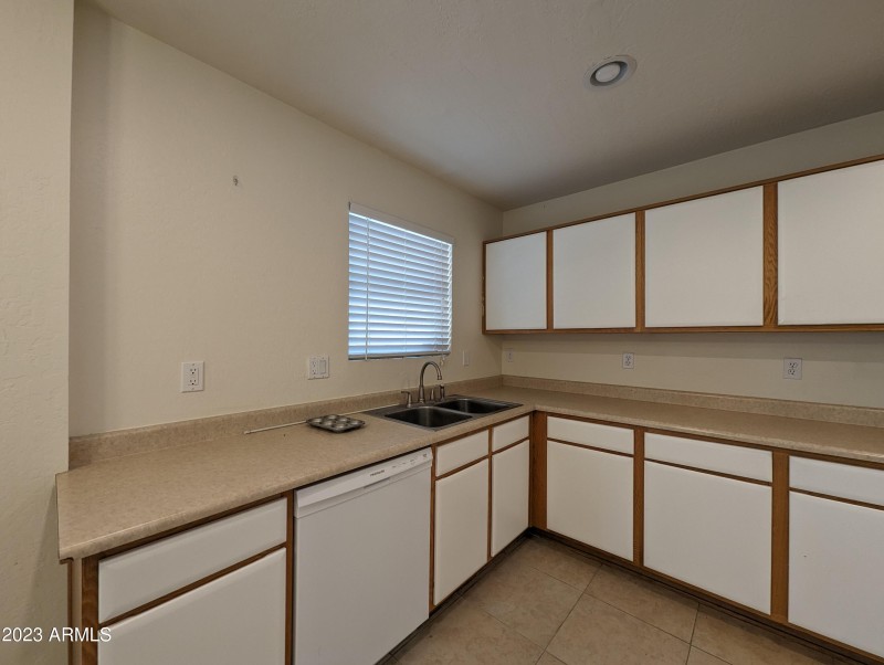 3215 W SAINT ANNE AVE