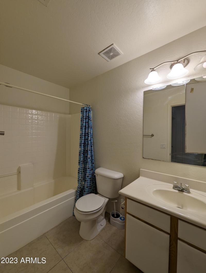 3215 W SAINT ANNE AVE