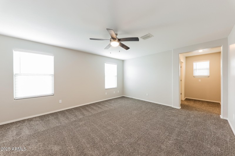 010-photo-main-bedroom-14372498