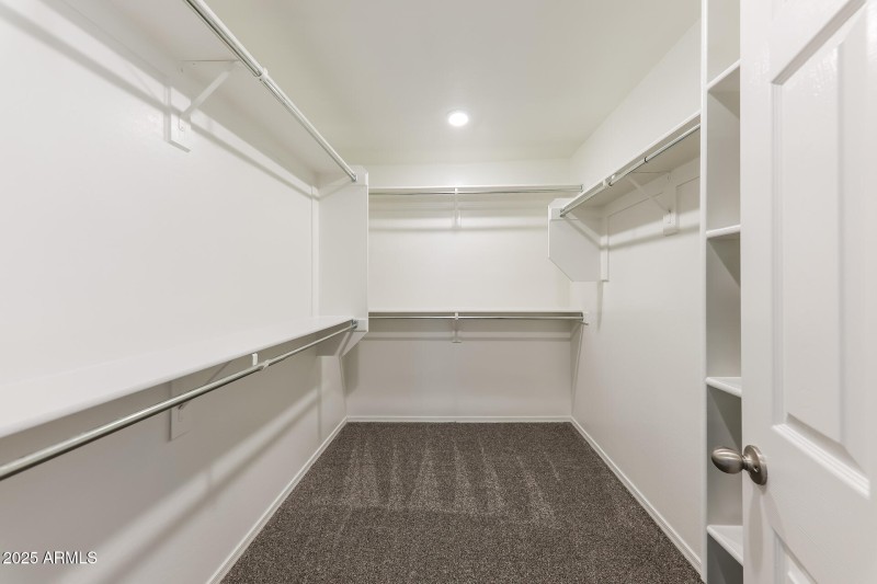 013-photo-walk-in-closet-14372500