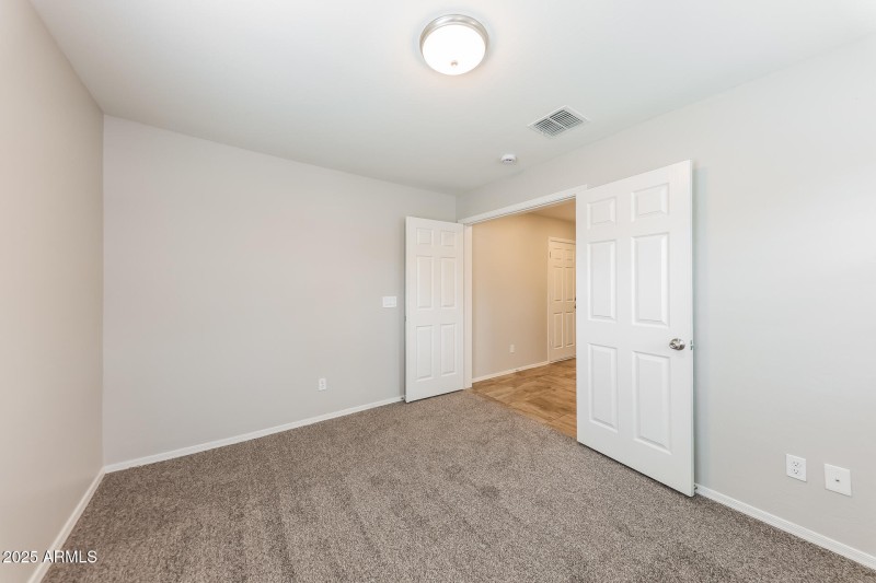 015-photo-bedroom-14372495